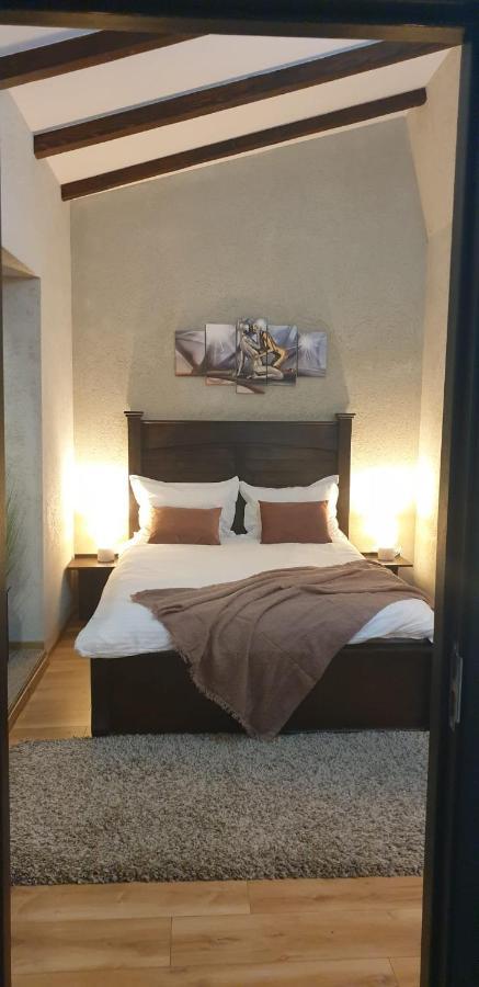 Hanu Lu Mos Opinca Deva Buitenkant foto