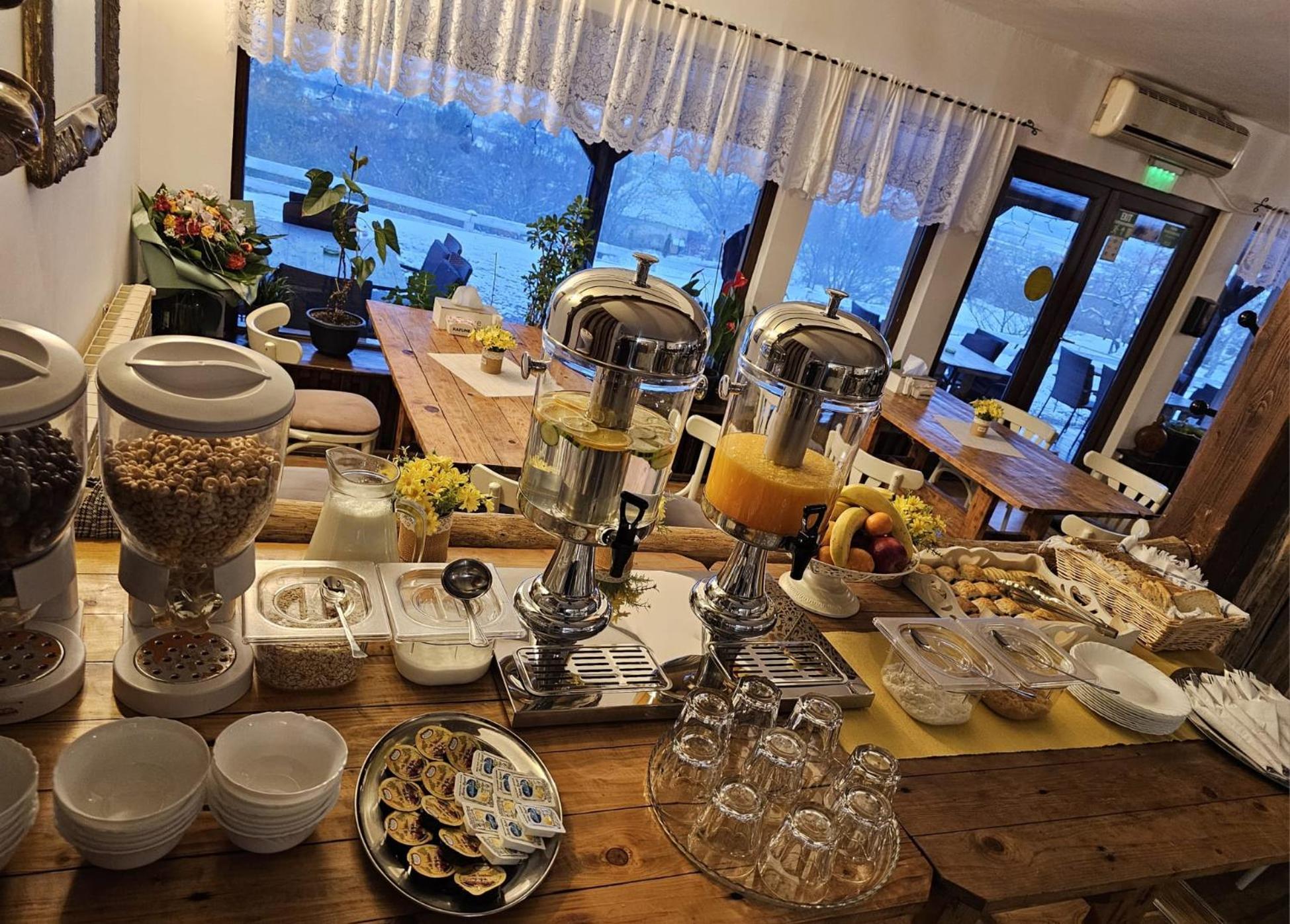 Hanu Lu Mos Opinca Deva Buitenkant foto