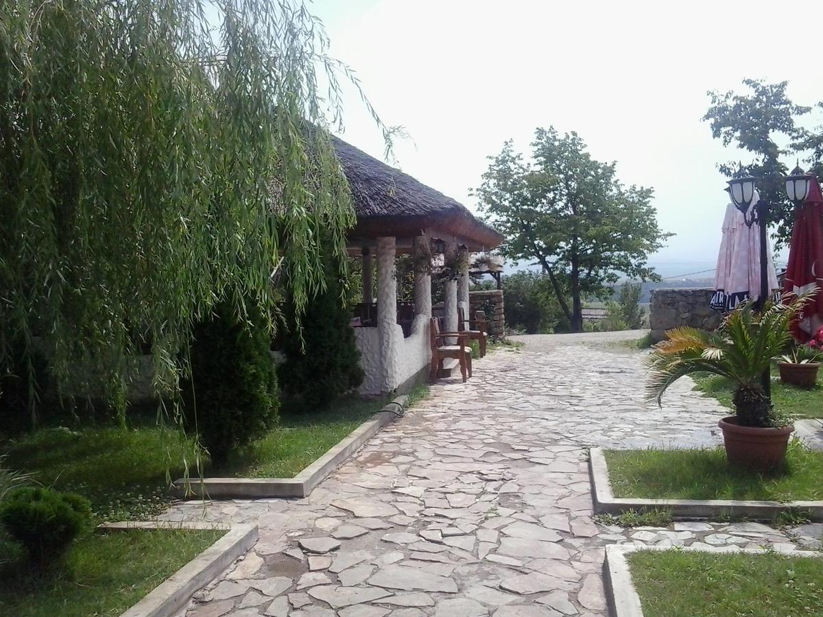 Hanu Lu Mos Opinca Deva Buitenkant foto